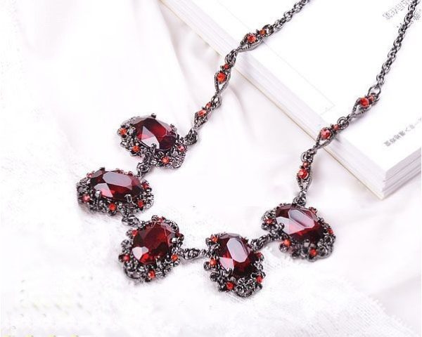 Işıltılı Kızıl Taşlar Kolye